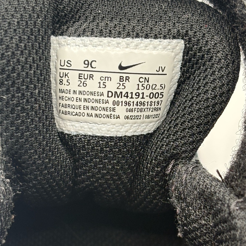 Nike Kids Black and Gold Sneakers - Picture 9 of 9